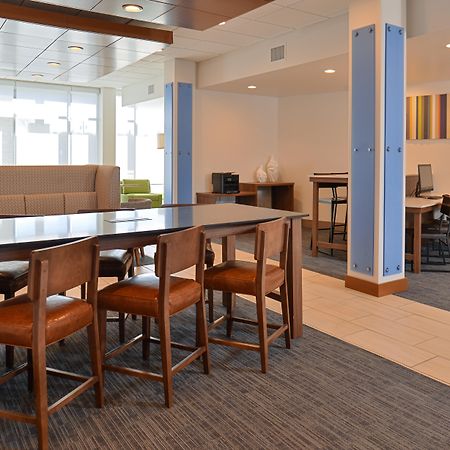 Holiday Inn Express & Suites Farmington Hills - Detroit By Ihg מראה חיצוני תמונה
